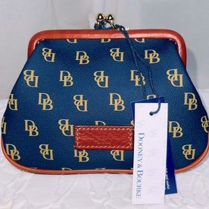 NWT Dooney & Bourke Gretta Large Frame Purse